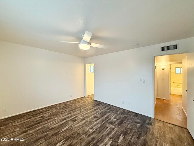 Building Photo - 4559 E Dragoon Ave