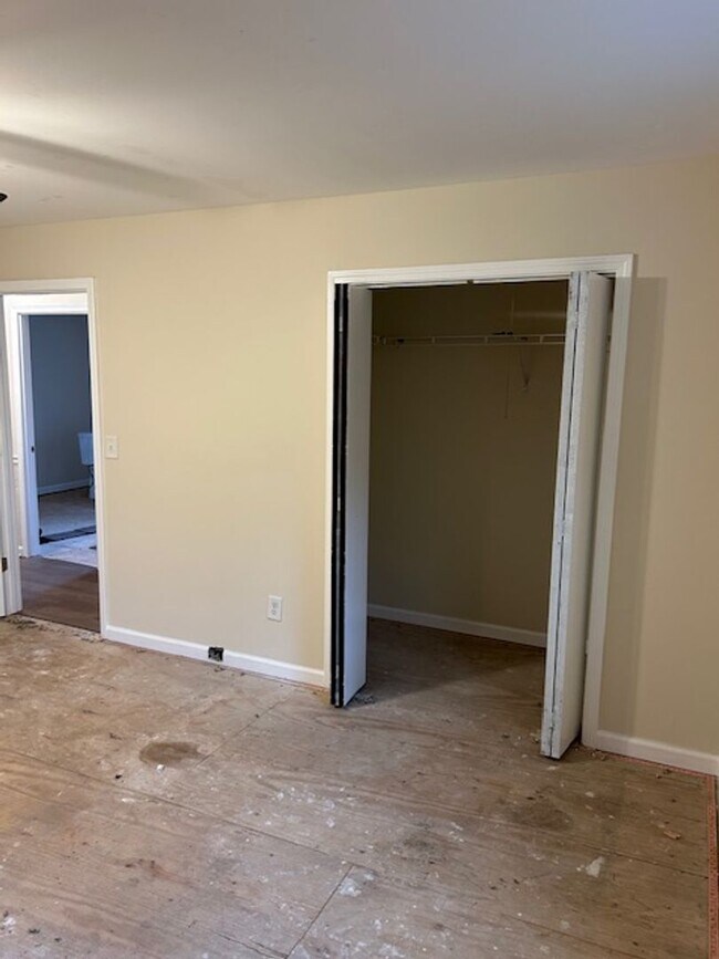 Building Photo - 75 Red Oak Dr