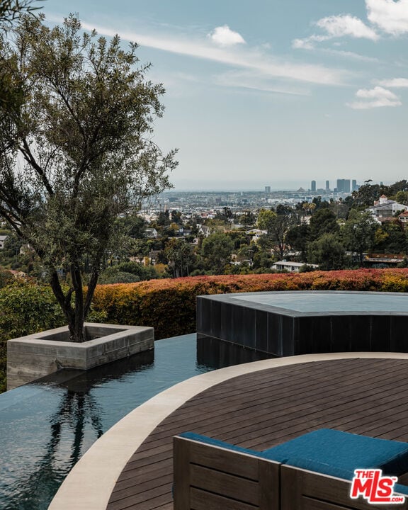 Building Photo - 2532 Canyon Oak Dr