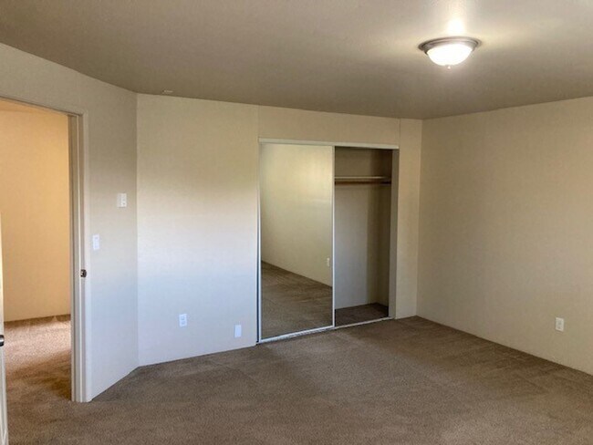 Building Photo - 1407 NW Kings Blvd