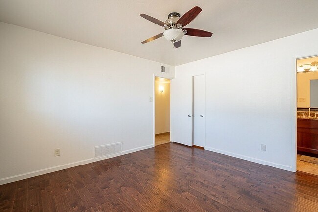 Building Photo - South Scottsdale with Views of Camelback!