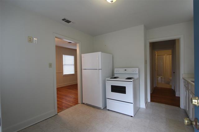 Building Photo - 3224 Sandage Ave