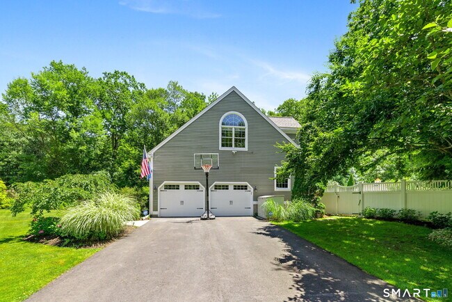 Building Photo - 1 Boxwood Rd