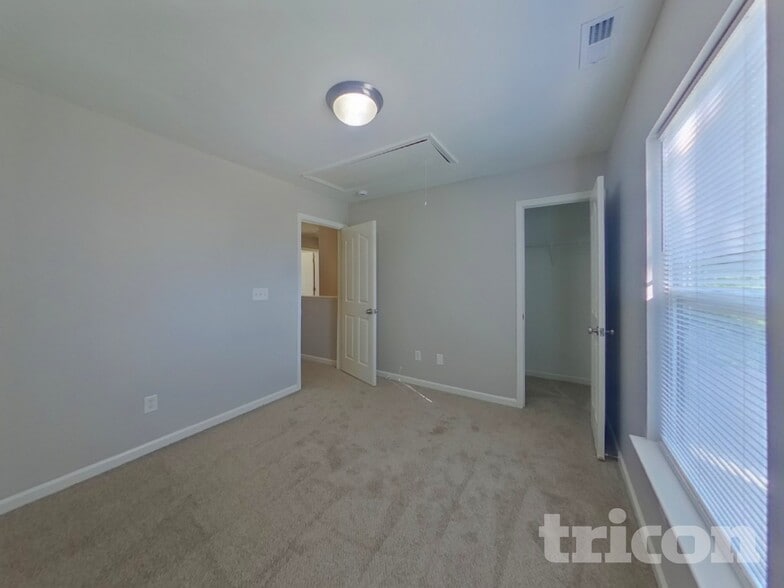 Building Photo - 345 Hunslet Cir
