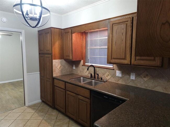 Building Photo - 3008 Tipps Dr