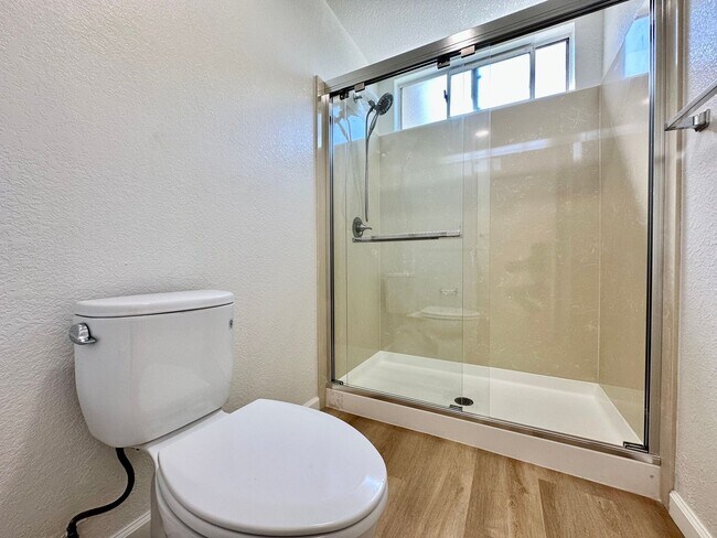 Building Photo - Completely Remodeled 3 Bed 2 Bath Ardenwoo...