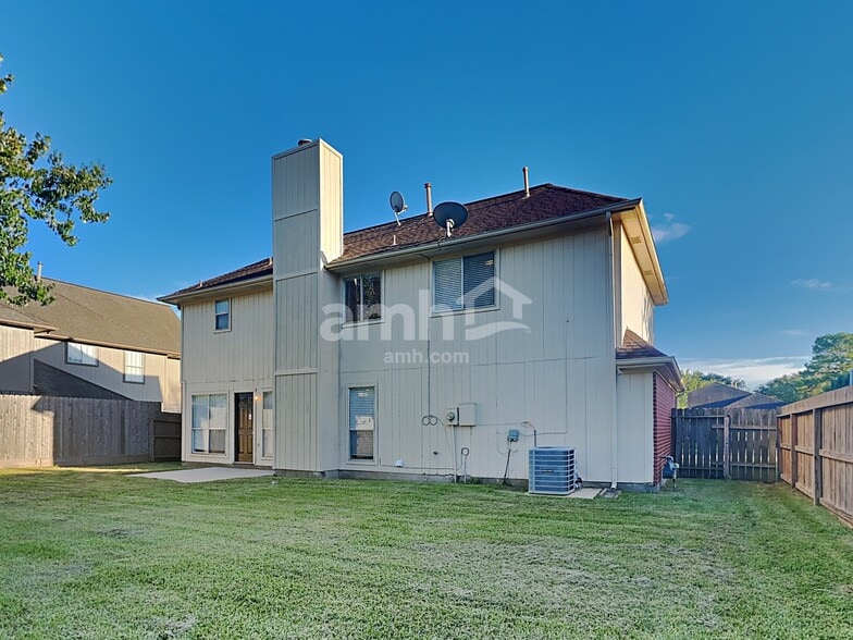 Building Photo - 1103 Lochmoor Ln