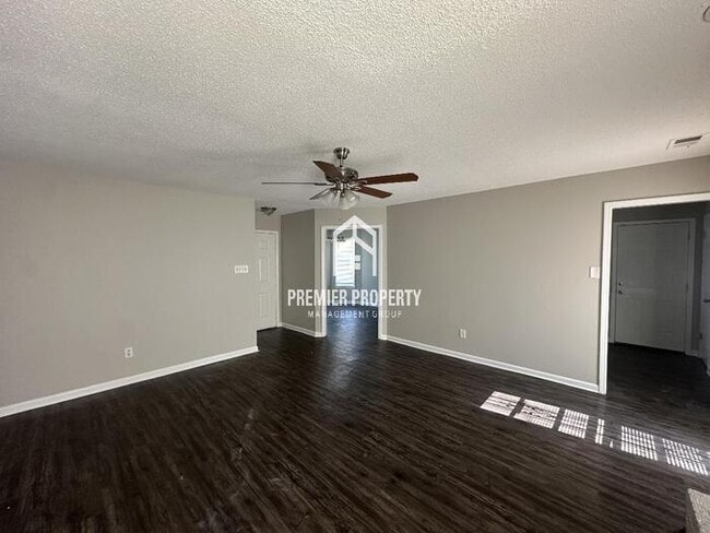 Building Photo - 2188 Longlane Dr
