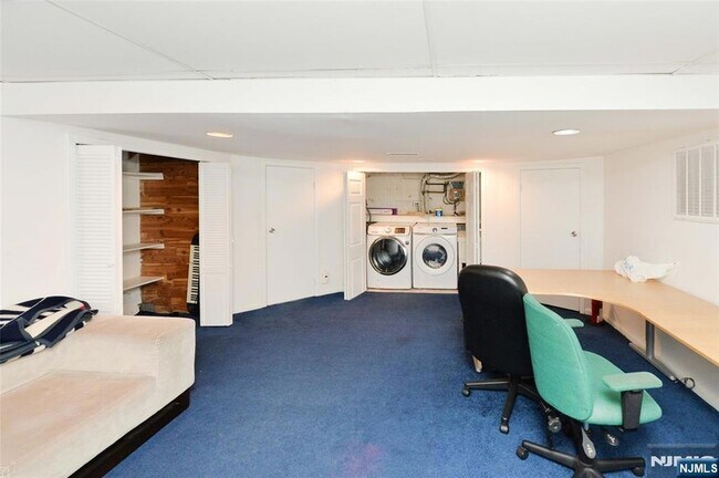 Building Photo - 16 Gurney Terrace