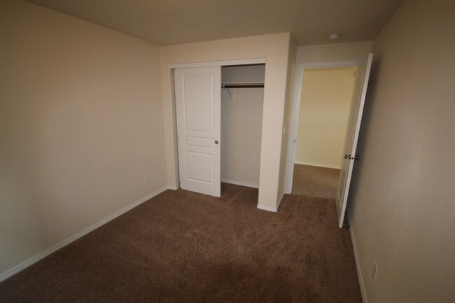Building Photo - Like New SE Bend House, All Appliances, Do...