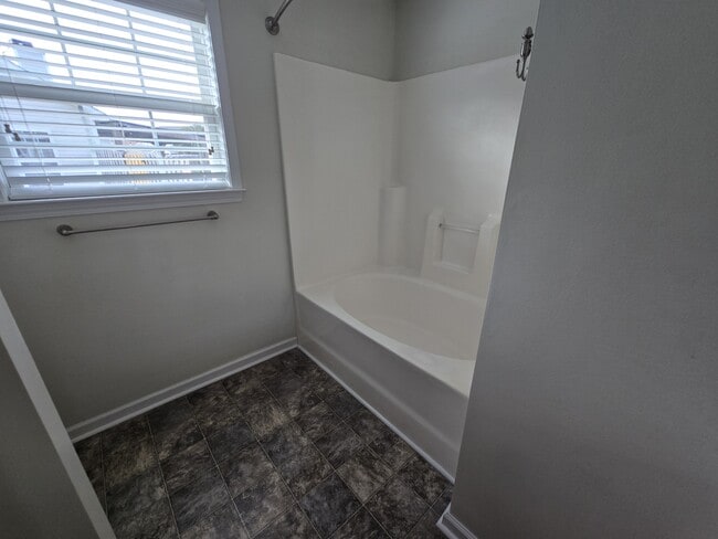 Building Photo - 333 Rose Bud Ln