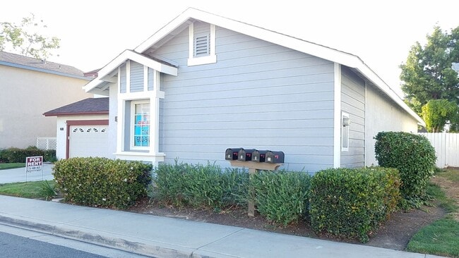 Building Photo - Beautiful 2 Bedroom Home in Irvine