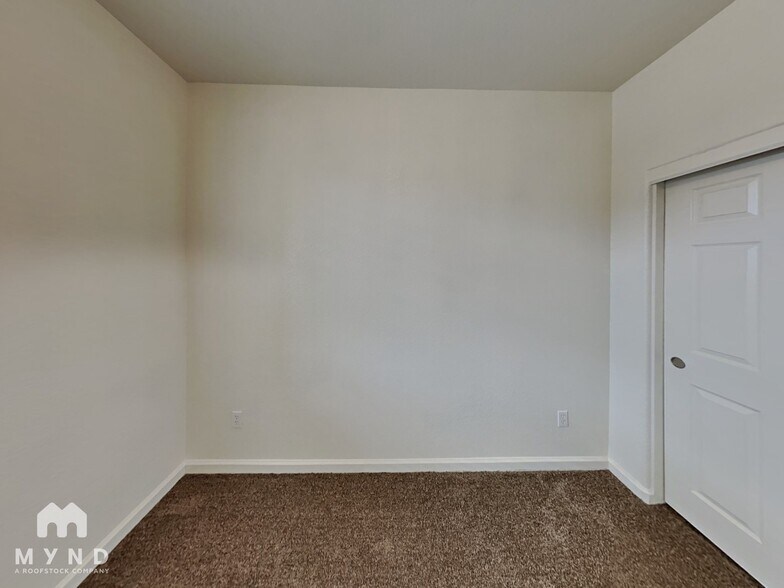 Building Photo - 1088 Crown View Dr