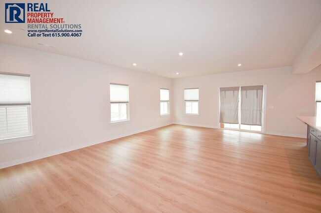 Building Photo - Luxury 4 bd 3.5 bath with office, bonus ro...