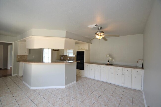Building Photo - 15927 Tumbling Rapids Dr