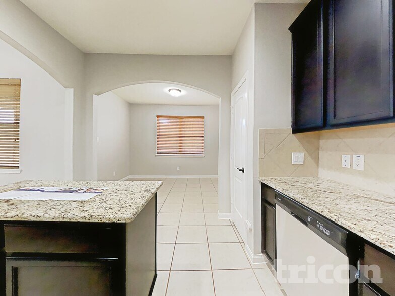 Building Photo - 7611 Daisy Port Ln