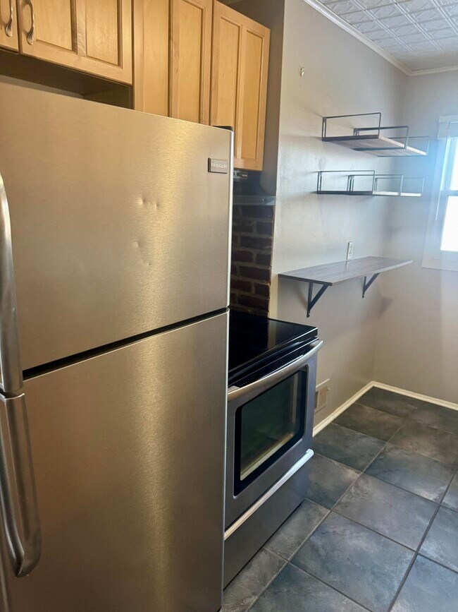 Building Photo - 5065 N Crooks Rd