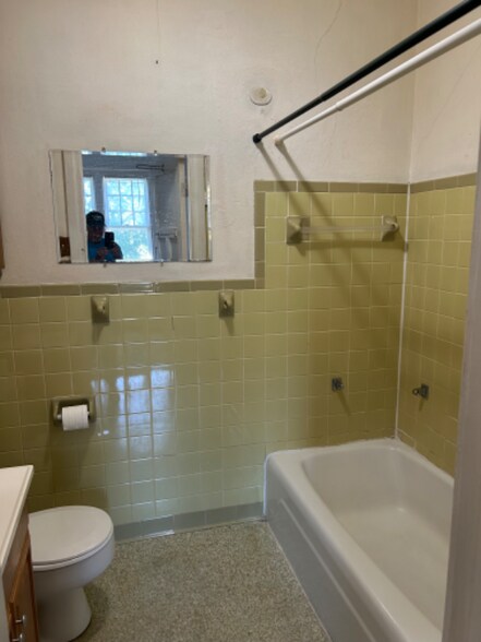 Building Photo - 713 Chestnut Ave