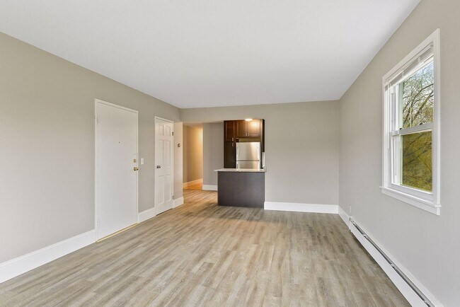 Building Photo - Large Remodeled 2 Bedroom