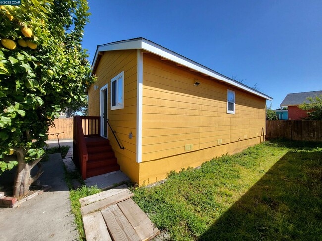 Primary Photo - 2811 Tulare Ave