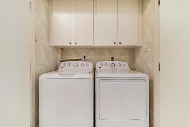 Building Photo - 275 S Beach Rd