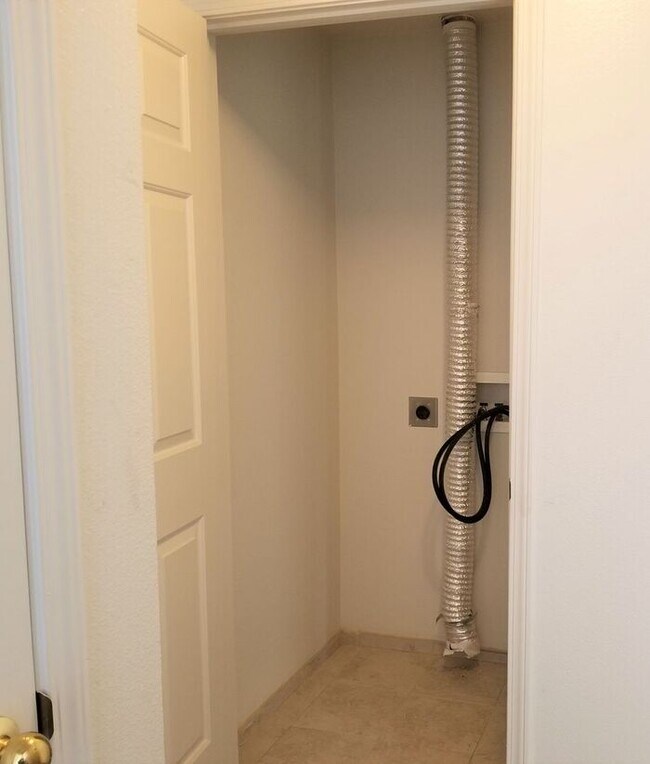 Building Photo - Town Home For Rent in Carson City