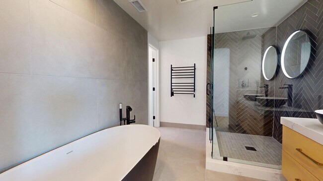Building Photo - Gorgeous Fully Remodeled 5 Bedroom Home wi...