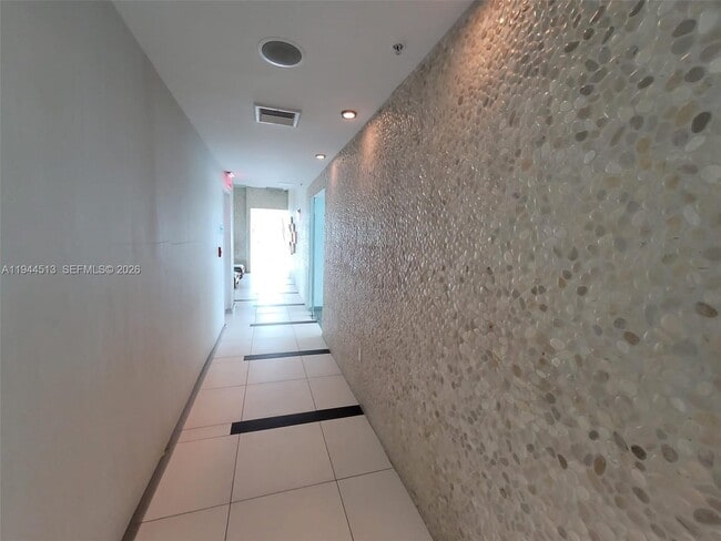 Building Photo - 92 SW 3rd St