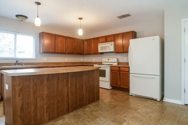 Building Photo - 645 Maya Susan Loop