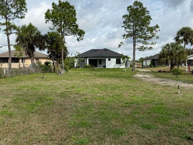 Building Photo - 3 bed 2 bath Single Family home in Golden Gate Estates