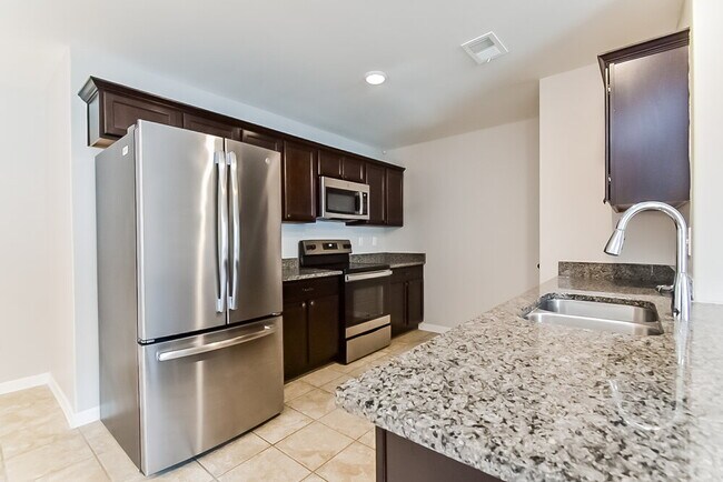 Building Photo - 7553 Glen Laurel Way