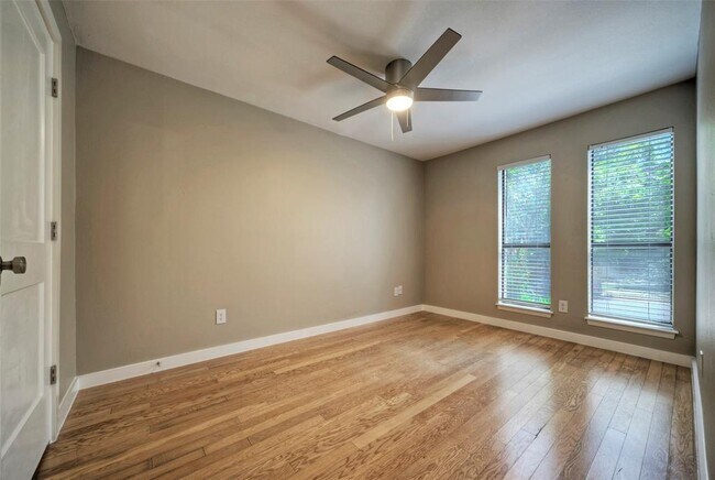 Building Photo - 104 Skyloop Dr