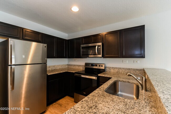 Building Photo - 556 Eiseman Wy