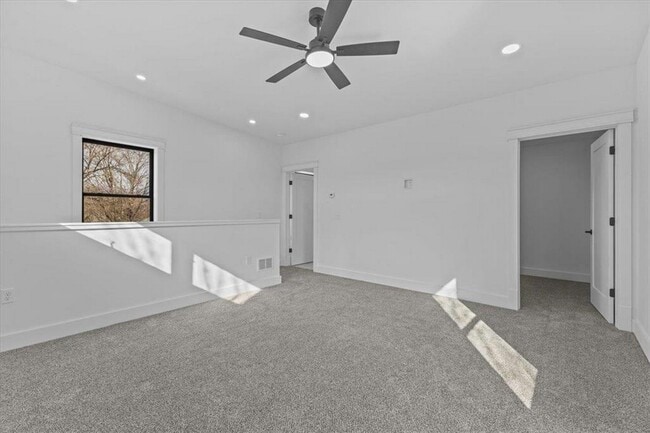 Building Photo - 109 School St