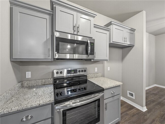 Building Photo - 195 E 2nd St