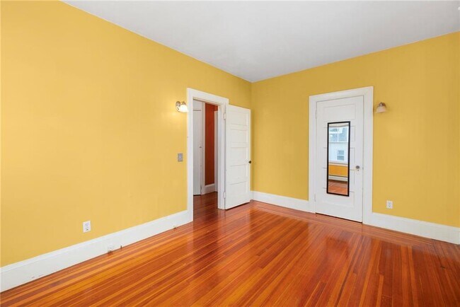 Building Photo - 73 Bayside Ave