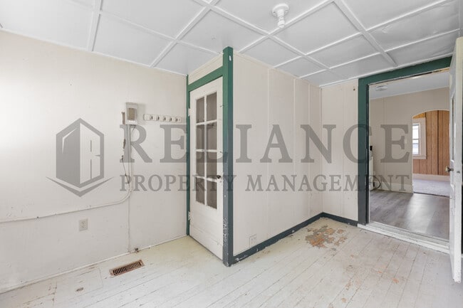 Building Photo - 601 SE 5th St