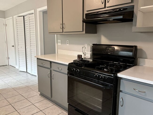 Building Photo - Available August 18th. REMODELED 3 BR/2 BA...