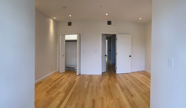 Building Photo - 55 Delle Ave