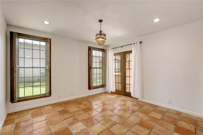 Building Photo - 108 Acapulco Dr