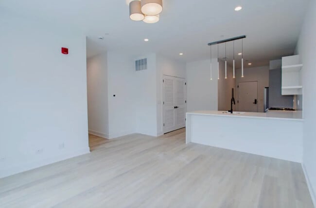 Building Photo - 3821 N Ashland Ave