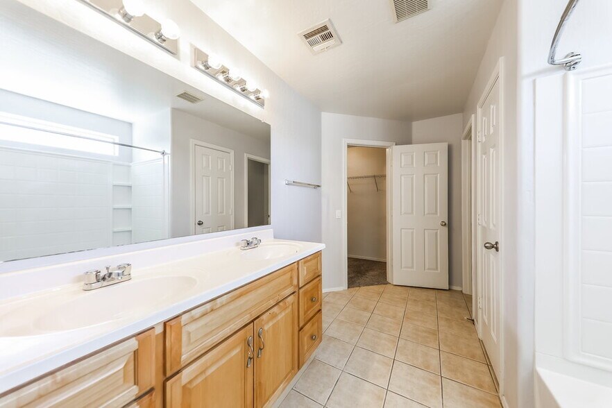 Building Photo - 16809 W Central St