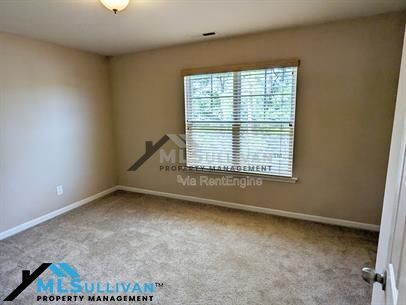 Building Photo - 100 Stratford Lakes Dr