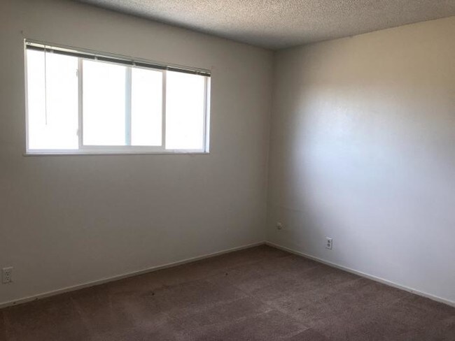 Building Photo - 2 bedroom in Vallejo CA 94591-4981