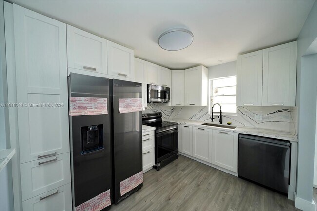 Building Photo - 2541 Aragon Blvd