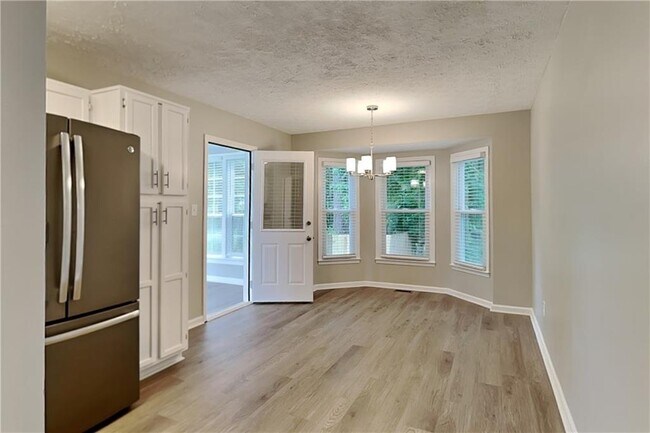 Building Photo - 450 Sumer Ln N