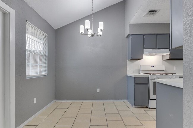 Building Photo - 6605 Deatonhill Dr