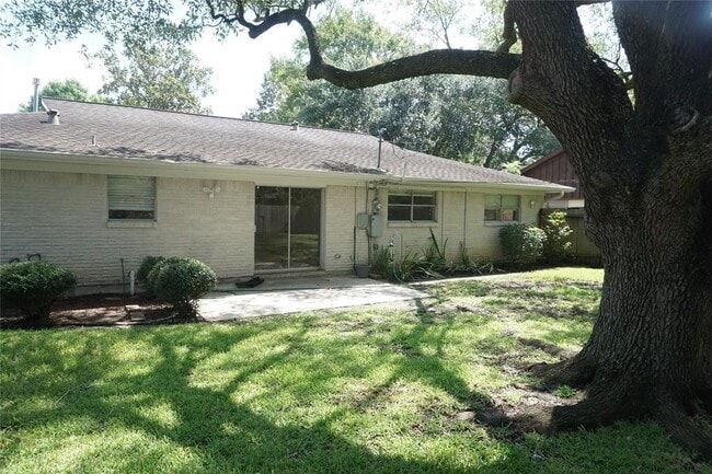 Building Photo - 5727 Braesvalley Dr