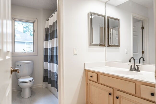 Building Photo - 11 Greenville Ln