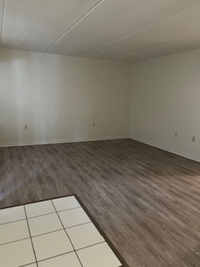 Building Photo - Charming 2 Bedroom 1 bath unit at Habana P...